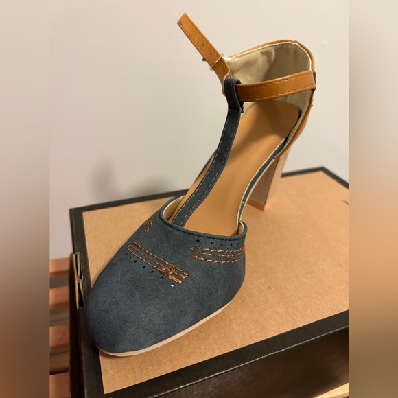 Mary Jane Shoes - Picture 5 of 6